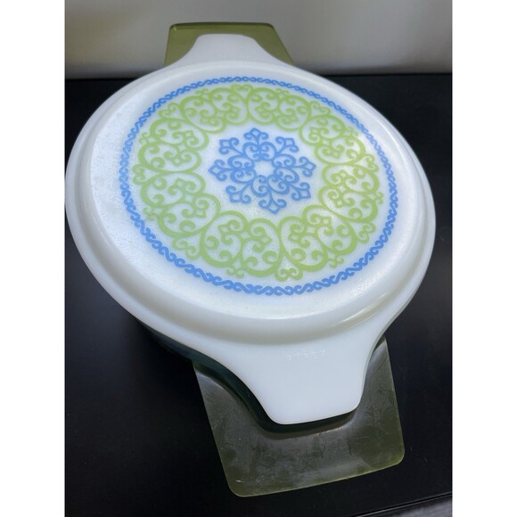 VINTAGE PYREX OCEAN FILIGREE 1973 CASSEROLE DISH W/ LID & CRADLE 2.5QT RARE - Picture 3 of 13